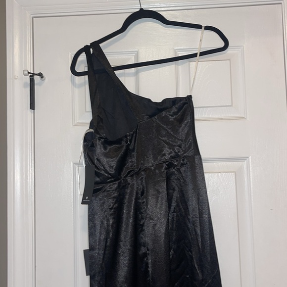 NWT Lulus On the Guest List Black Satin One-Shoulder Maxi Dress - Picture 8 of 12